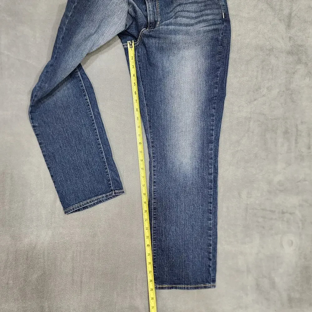 Levis levis signature